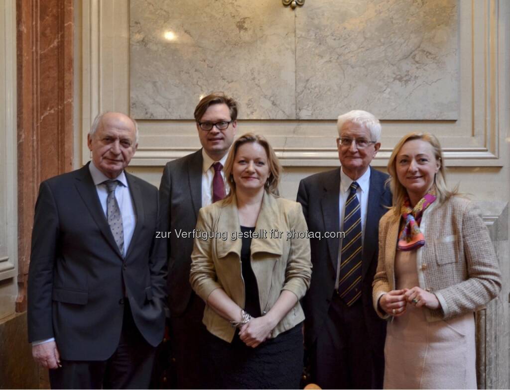 Bernhard Felderer, Alfred Heiter,Isabella Mader, Erich Weede, Barbara Kolm : Free Market Road Show in Wien: Merkels Flüchtlingspolitik und Sharing Economy : Auf Einladung des Friedrich A. v. Hayek Instituts und des Austrian Economics Centers diskutierten Experten aus Wirtschaft, Politik und den Medien die Veränderungen in Europa und dem Standort Österreich : Fotocredit: AEC/Pfeffer, © Aussender (16.03.2016) 