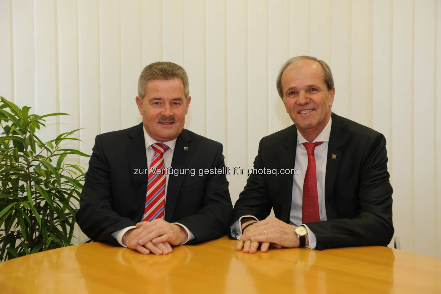 Franz Klein und Johann Bock (Geschäftsführer) : Eigentümerwechsel in der Becom : Der neue Alleineigentümer ist nun die BK Industriebeteiligungs- und Consulting GmbH : Fotocredit: Becom Electronics/Mandl