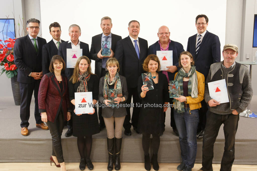 Florian Wieser, Walter Ruck (Wirtschaftskammer Wien-Präsident), Martin Heimhilcher (IC-Spartenobmann), Stefan Ehrlich-Adám (Industrie-Spartenobmann), Rainer Trefelik (Obmann der Sparte Handel) und die Sieger aller Kategorien des Crescendo 2016 : Wiener Unternehmer und Familienunternehmer des Jahres 2016 mit Crescendo ausgezeichnet : WK Wien - Unternehmenspreis Crescendo für wirtschaftliche Leistung und gesellschaftliche Verantwortung vergeben – Sonderpreis für Familienunternehmen : Fotocredit: Florian Wieser, © Aussendung (18.03.2016) 