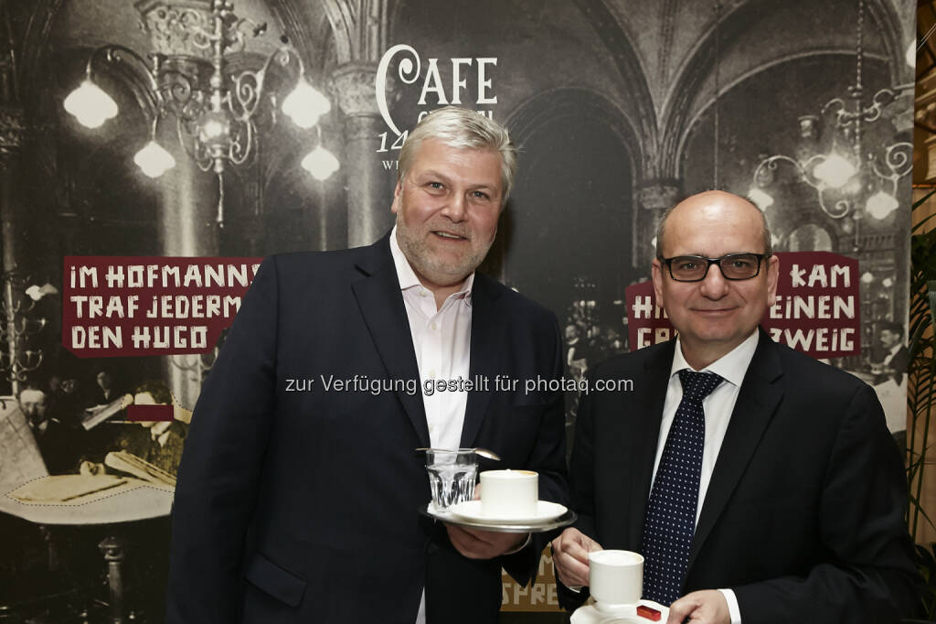 Alfred Flammer (Geschäftsführer Palais Events & Café Central), Harald Nograsek (Generaldirektor der Verkehrsbüro Group) : Café Central Wien ist 140 : Eine Institution feiert Geburtstag : Fotocredit: Verkehrsbüro Group/APA-Fotoservice/Roßboth, © Aussendung (18.03.2016) 