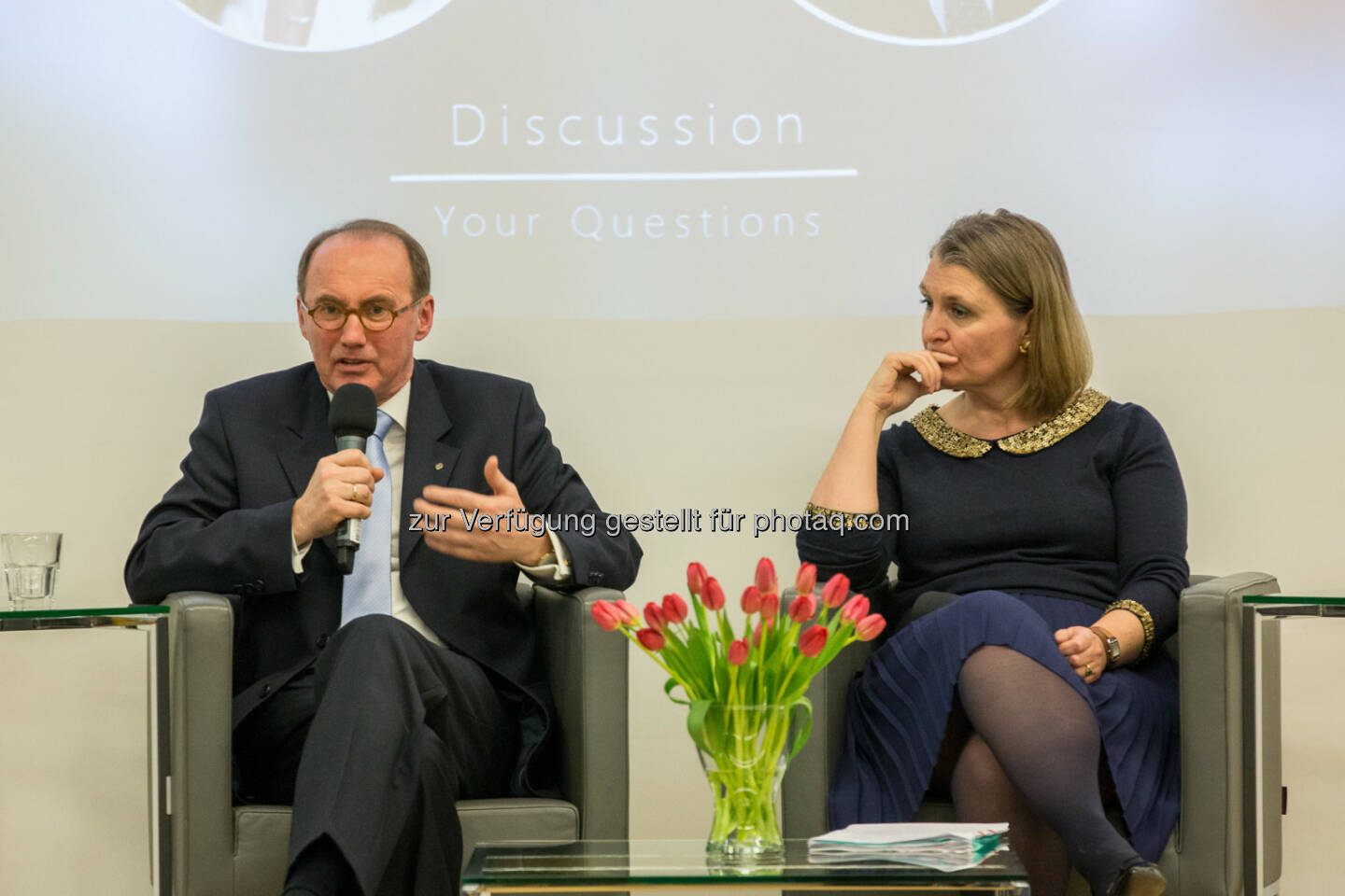 Othmar Karas (Europaabg.), Susan le Jeune d’Allegeershecque (Britische Botschafterin) : Diskussion über die Zukunft der EU anlässlich der „Launch Night“ von Österreichs größter Studierendenkonferenz win² Zukunftskonferenz im Wiener Haus der Europäischen Union :  Fotocredit: © UNIMC/Christian Georgescu