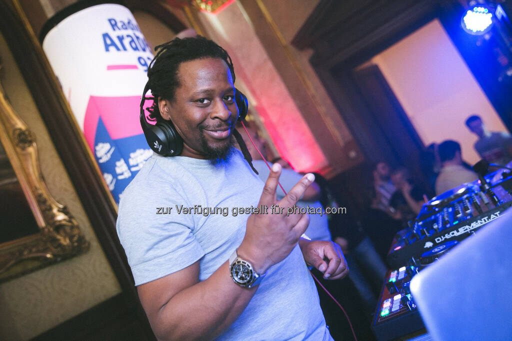 Mola Adebisi (Special Guest und DJ) : Radio Arabella 92,9 ließ die legendären 90er wiederauferstehen : Sensationeller Start für „It’s my life – 90’s the Party“ im Palais Eschenbach : Fotocredit: Flo Moshammer / www.goodlifecrew.at, © Aussender (20.03.2016) 