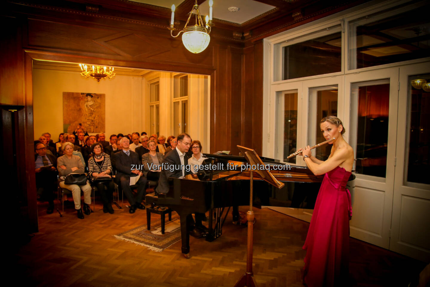 IVA-Benefizkonzert: Rechtsanwalt Friedrich Jergitsch (Klavier) und WU-Professorin Anne d’Arcy (Flöte) begeisterten in der „Klimt-Villa“ © IVA