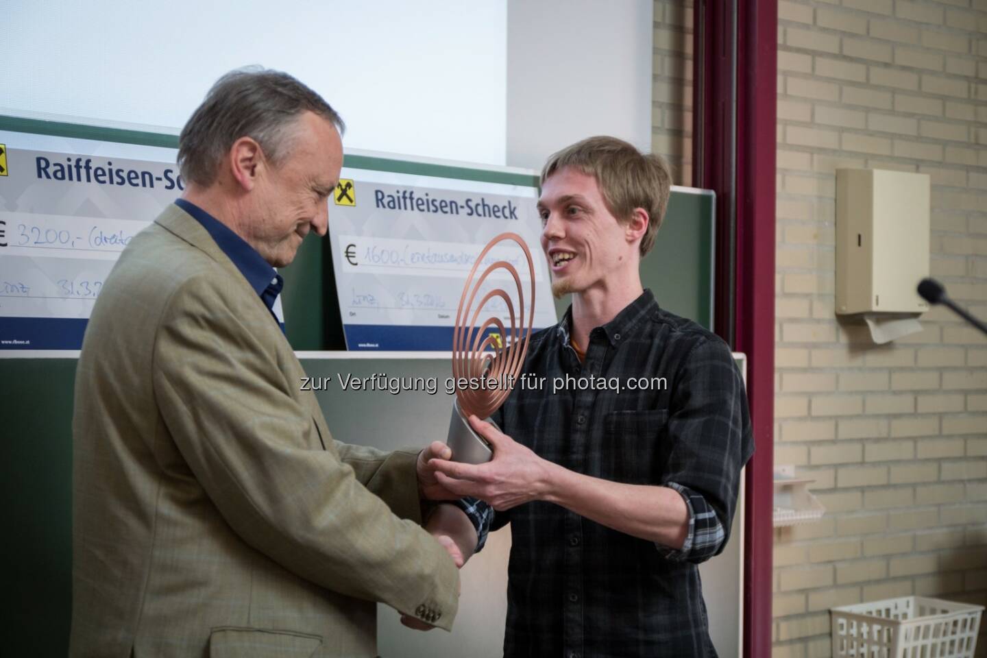 Peter Bauer, Dominik Kreil : 15. JKU-Wilhelm-Macke-Award geht an Dominik Kreil : Fotocredit: JKU/Atzmüller