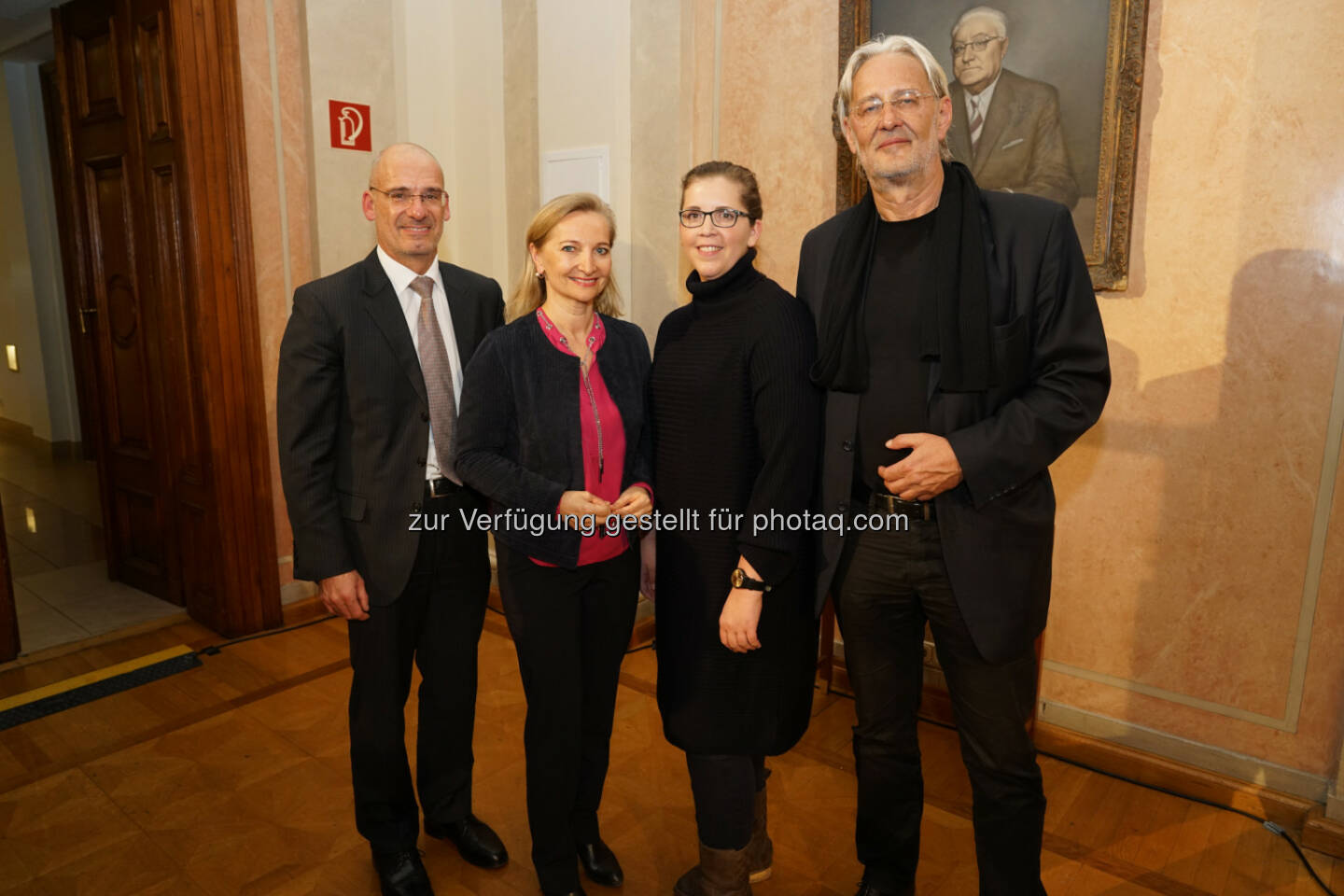 Hanns Kratzer (PERI Consulting), Ulrike Rabmer-Koller (Hauptverband der österreichischen Sozialversicherungsträger), Birgit Bernhard (Welldone Werbung & PR), Robert Riedl (PERI Group) : 49. Welldone Lounge – „Federführend“ : Die Vorsitzende im Hauptverband der österreichischen Sozialversicherungsträger, Ulrike Rabmer-Koller thematisierte zahlreiche Felder des heimischen Gesundheitssystems und die darin wirkenden Kräfte, auch konkrete Forderungen an Stakeholder und Politik wurden ausgesprochen, sowie die Notwendigkeit zum Handeln bei unterschiedlichen Projekten im Rahmen der Gesundheitsreform : Fotocredit: Welldone/Oreste Schaller