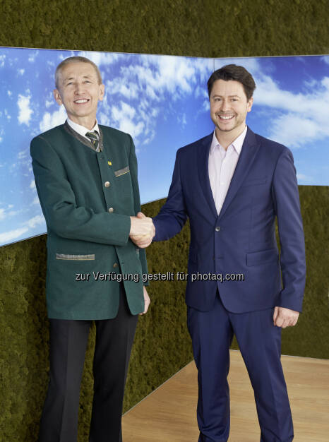 Erwin Stubenschrott (GF KWB), Rafael Walter (GF PDP Holding) : Peter Daniell Porsche Holding plant Beteiligung an Biomasse-Heizungshersteller KWB : Strategische Partnerschaft soll langfristig Unternehmenszukunft und Arbeitsplätze sichern : Fotocredit: PDP Holding/Hechenberger, © Aussendung (04.04.2016) 