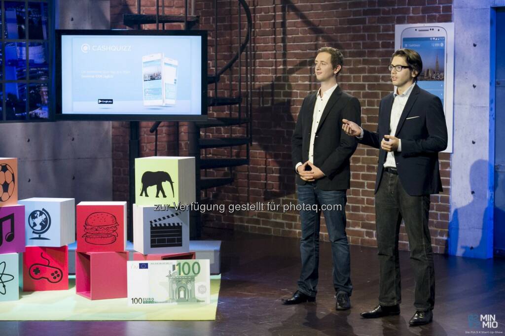 Daniel Döberl und Philipp Wolschner (Founder CashQuizz) : CashQuizz: 2Min 2Mio – Quiz-App für das Smartphone räumt im TV ab : Fotocredit: Gerry Frank, © Aussendung (06.04.2016) 