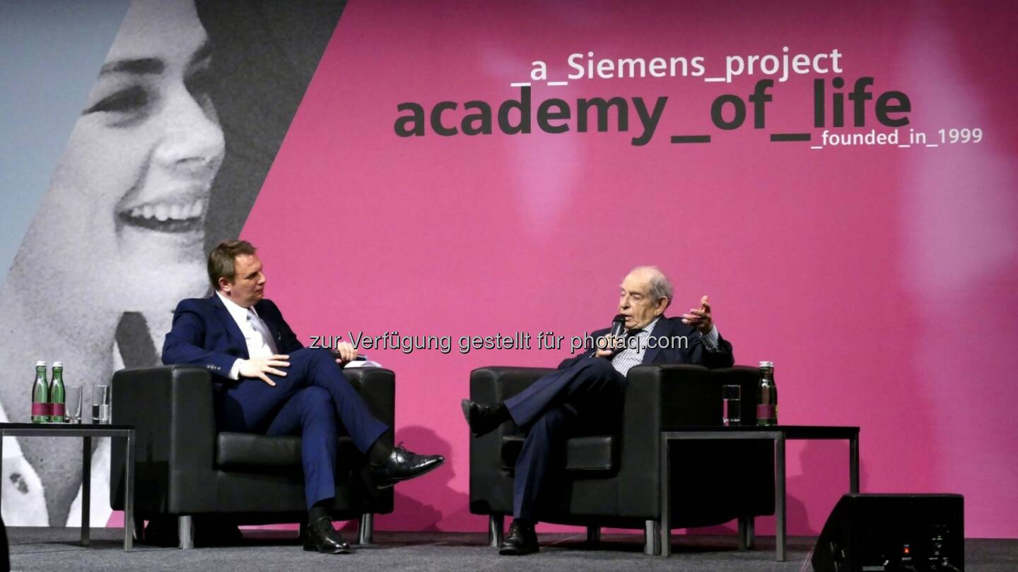 Meinrad Knapp, Paul Lendvai : Die Siemens Academy of Life mit Paul Lendvai : „Nie aufgeben - immer Mut zum neuen Anfang haben!“, sein Erfolgsrezept zu einer positiven und erfolgreichen Lebensführung : Copyright: Siemens