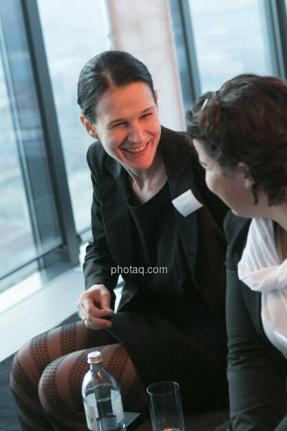 Bettina Schragl (Head of Corporate Communication Immofinanz), Karin Kernmayer (Director Marketing Immofinanz), http://privatanleger.immofinanz.com , © Martina Draper für Immofinanz (10.04.2013) 