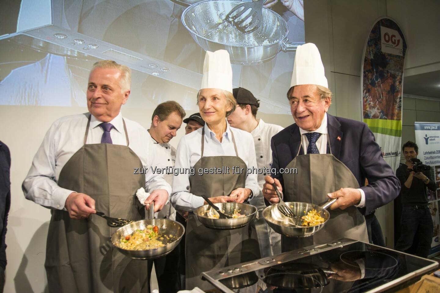 Rudolf Hundstorfer, Irmgard Griss, Richard Lugner : Neben Eierspeis Kochen, Holzsägen und einen Wochenendeinkauf Schätzen haben sich die drei Kandidaten den Fragen der Jugendlichen rund um die Lehrausbildung gestellt : Fotocredit: ÖGB/Kratzer