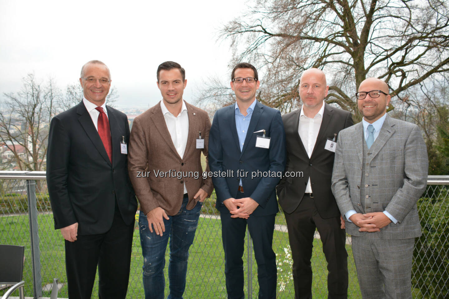 Christoph Nussbaumer (Strategy Consultants GmbH), Florian Wassel (Digitalexperte), Marc Linzmajer (Wissenschaftsmanager), Michael Anfang (Buchungsexperte), Max Mayerhofer (Comedian) : Selbstbewusste Preisstrategien für die Hotellerie : Geballten Experteninput aus Vorarlberg erhielten die Teilnehmer des 9. Österreichweiten Seminars Strategisches Hotel-Management in Innsbruck : Fotocredit: Andrea Fritz-Pinggera