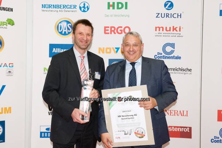 Günther Weiß (HDI Vorstandsvorsitzender), Thomas Lackner (HDI Vorstand) : Ausgezeichnet: HDI Haushalt/Eigenheim und Rechtsschutz Versicherung : Zwei Trophäen für HDI bei Assekuranz Award Verleihung 2016 : Fotocredit: HDI/Wolfgang Kunasz-Herzig (evenfoto.at)