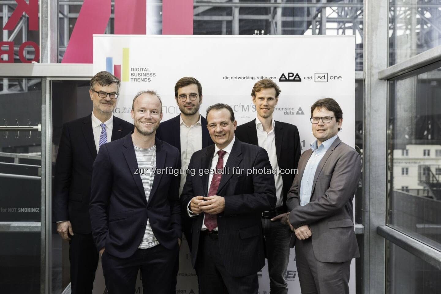 Manfred Zöchbauer (Wirtschaftskammer OÖ), Jan Radanitsch (Smarter Ecommerce), Tilman Dachselt (dan pearlman), Thomas Stern (Moderator, Braintrust), Oliver Olschewski (wogibtswas.at), Marco Mülleder (Navax Unternehmensgruppe) : Digitaler Handel: Was die Konsumenten von morgen erwartet : Bestellen per Instagram-Kommentar und Lieferung direkt in den Kofferraum : Experten diskutierten über mehr Komfort im Kaufprozess und neue Erlebniswelten : Fotocredit:
APA-Fotoservice/Jürgen Grünwald