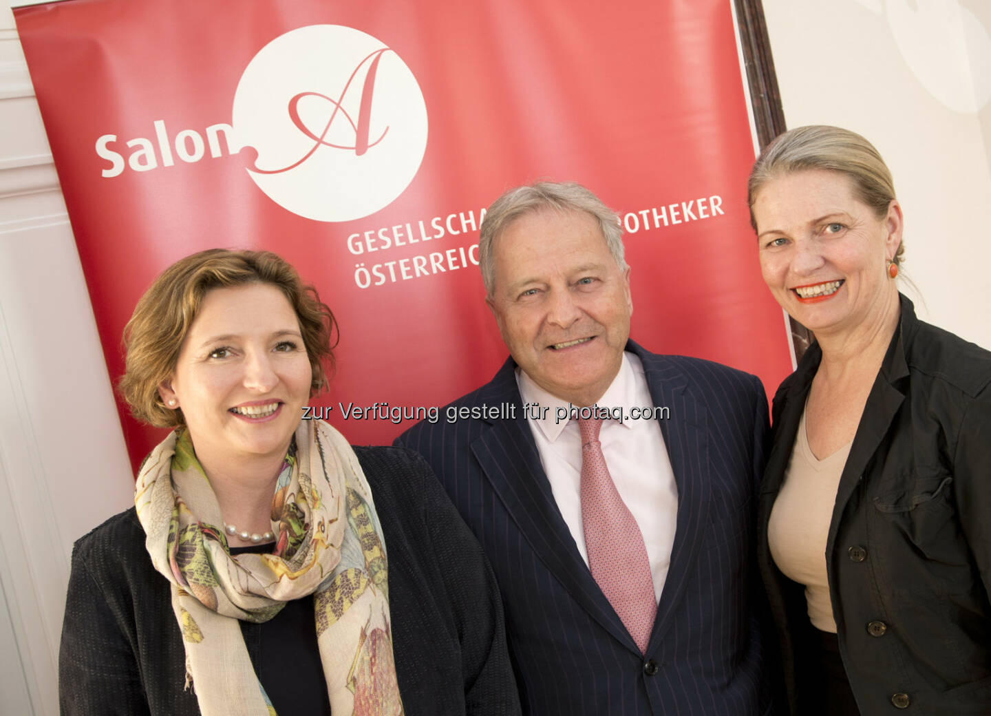 Corinna Prinz-Stremitzer (Salon A-Obfrau Stv.), Leo Windtner (ÖFB-Präsident und Energie AG Generaldirektor), Ulrike Mursch-Edlmayr (Salon A-Obfrau) : Salon A - Gesellschaft der österreichischen Apotheker mit Leo Windtner : Diskussion über heimisches Gesundheitswesen : Verpflichtung zu Dynamik und Produktivität : Fotocredit: Salon A/F. Matern