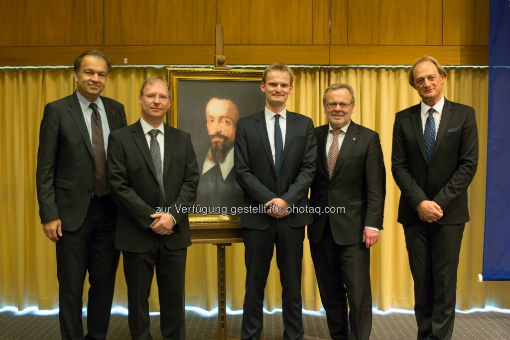 Meinhard Lukas (Rektor), Harald Pretl, Robert Wille, Richard Hagelauer (Altrektor), Alois Ferscha (Dekan) : Traditionelle Antrittsvorlesungen der Wissenschafter Harald Pretl und Robert Wille (beide Institut für Integrierte Schaltungen) vor mehr als 100 Gästen in den Repräsentationsräumen der Universität : Fotocredit: JKU/Atzmüller, © Aussendung (18.04.2016) 