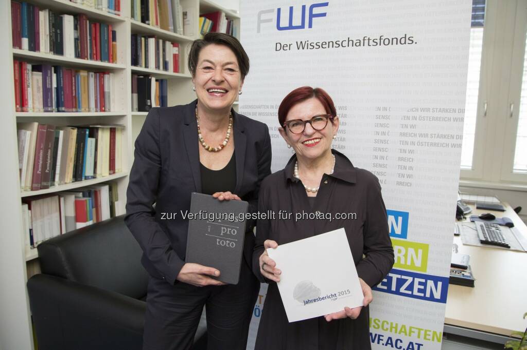 Dorothea Sturn (Kaufmännische Vizepräsidentin), Christine Mannhalter (FWF-Präsidentin) : Eine Frage des Blickwinkels : Neuer Finanzrahmen, neues FTFG, neue Interimspräsidentin : Das Jahr 2015 war für den FWF durchaus herausfordernd und hatte Licht- und Schattenseiten : Fotocredit: FWF/APA-Fotoservice/Juhasz, © Aussender (19.04.2016) 