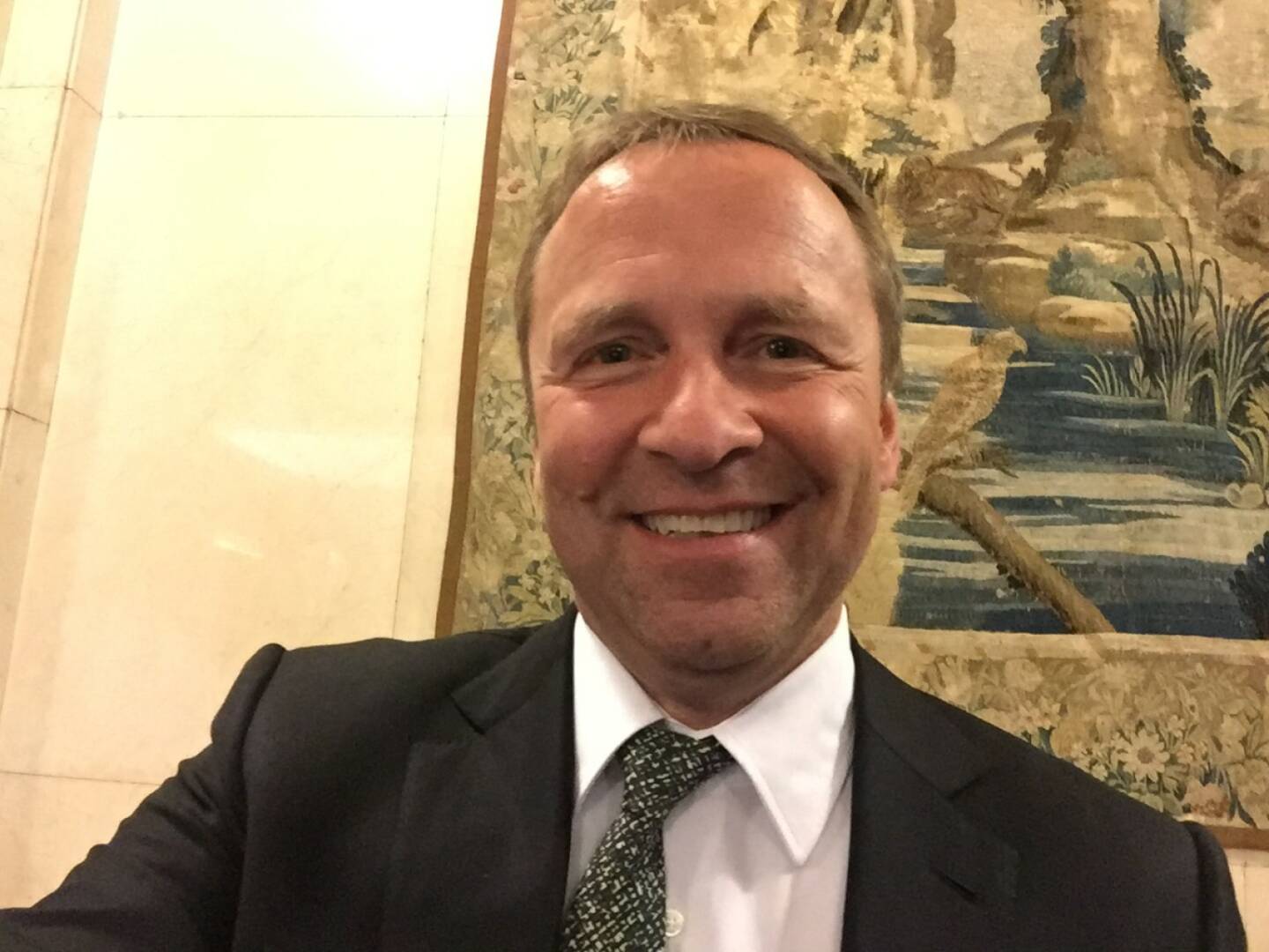 Frank Weingarts Selfie, UniCredit