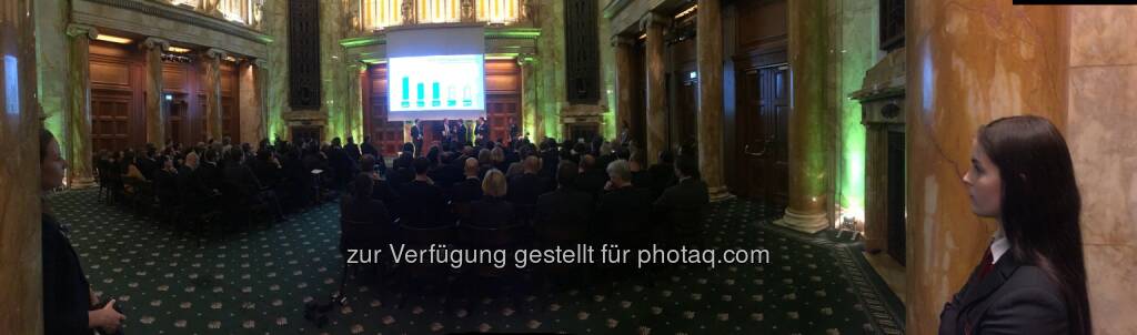 Zertifikate Award Austria 2016 im Oktogon , 34 Selfies von Teilnehmern unter http://www.photaq.com/page/index/2469, © Aussendung (22.04.2016) 