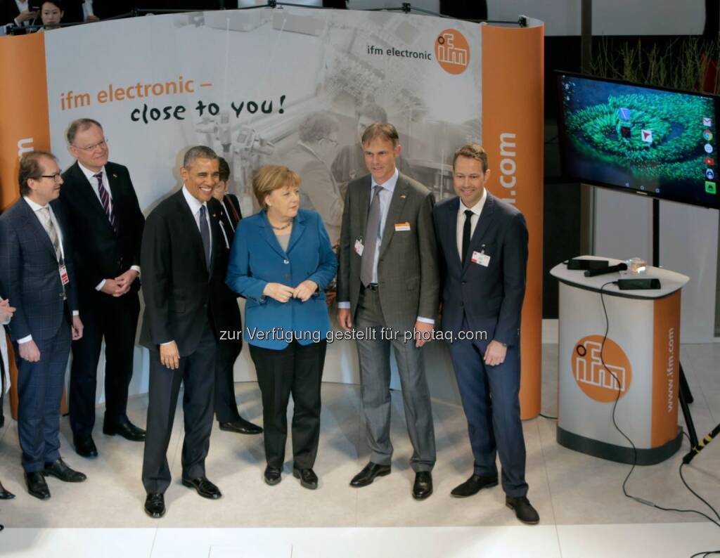 Barack Obama (US-Präsident), Angela Merkel (Bundeskanzlerin), Michael Marhofer, Bernd Buxbaum : Merkel und Obama besuchen Messestand von ifm Unternehmensgruppe auf der Hannover Messe : Fotocredit: ifm electronic gmbh (25.04.2016) 