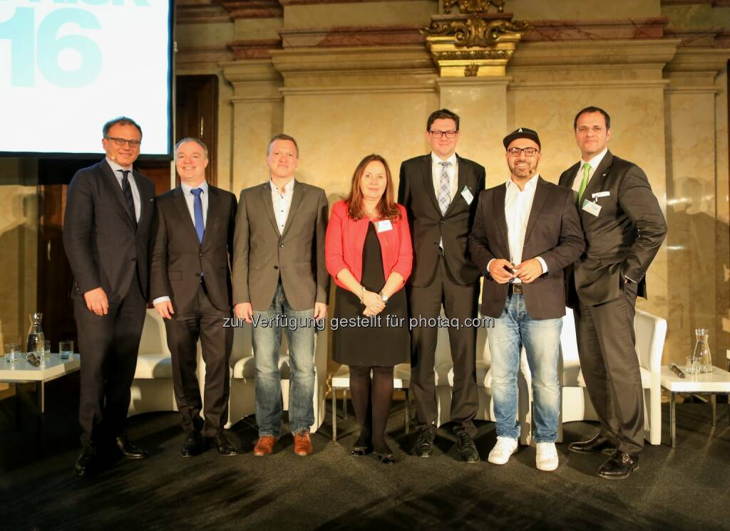 Armin Wolf (ORF), Peter Schwab (voestalpine-Vorstand), André Reichel (Professor für Critical Management & Sustainable Development Karlshochschule International University Karlsruhe), Katarzyna Kompowska (Region Manager Coface Central & Eastern Europe), Mario Jung (Senior Regional Economist Coface Northern Europe), Ali Mahlodji (Start-up Gründer), Michael Tawrowsky (Country Manager von Coface in Österreich) : 14. Coface Country Risk Conference: Wie funktioniert die Wirtschaft in Zeiten von niedrigem Wachstum? : Fotocredit: Coface/Markus Deak, © Aussender (27.04.2016) 