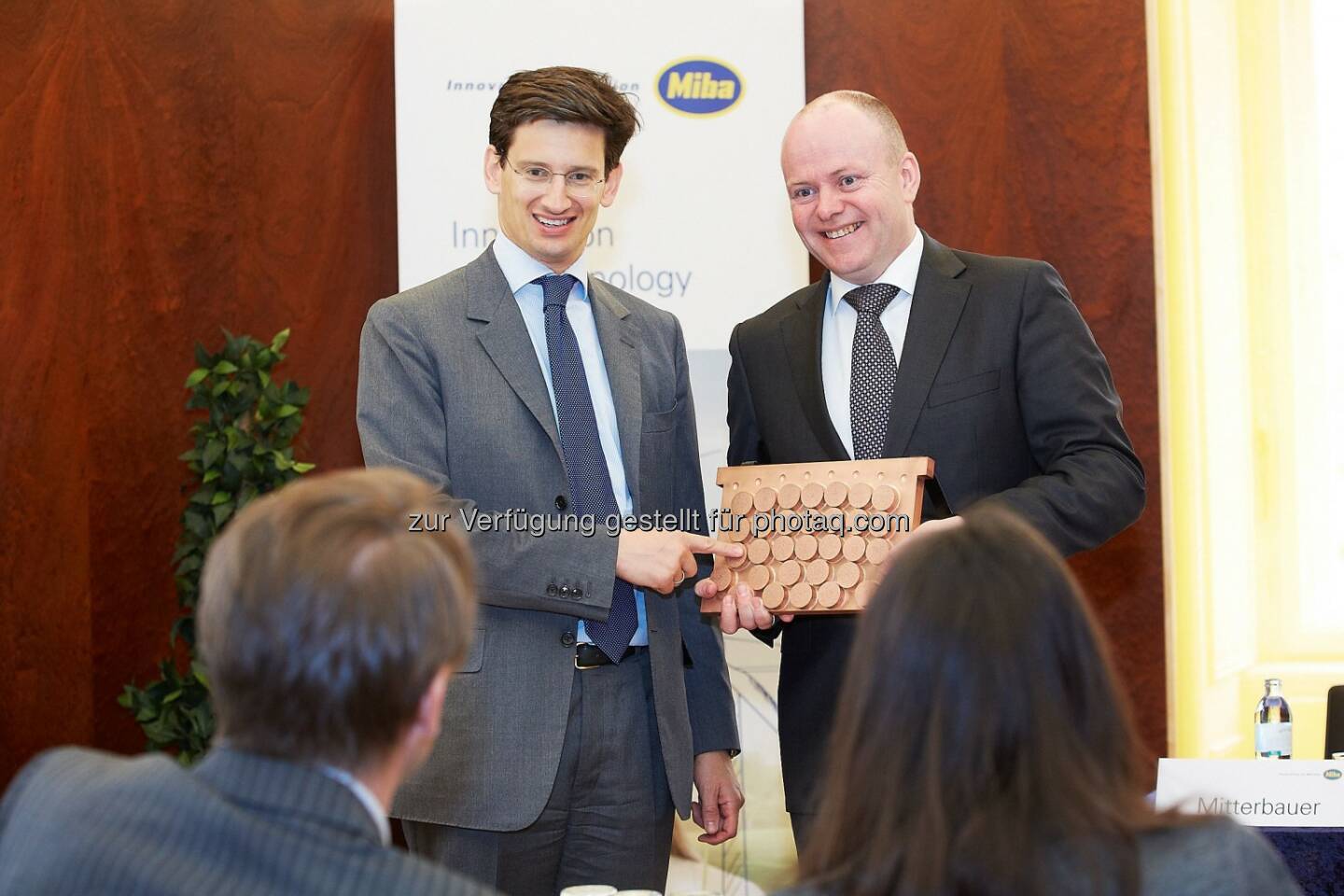 F. Peter Mitterbauer (Vorstandsvorsitzender), Markus Hofer (Finanzvorstand) : Miba Bilanz: Rekordinvestitionen von über 110 Mio. Euro : Fotocredit: Miba AG/APA-Fotoservice/Preiss