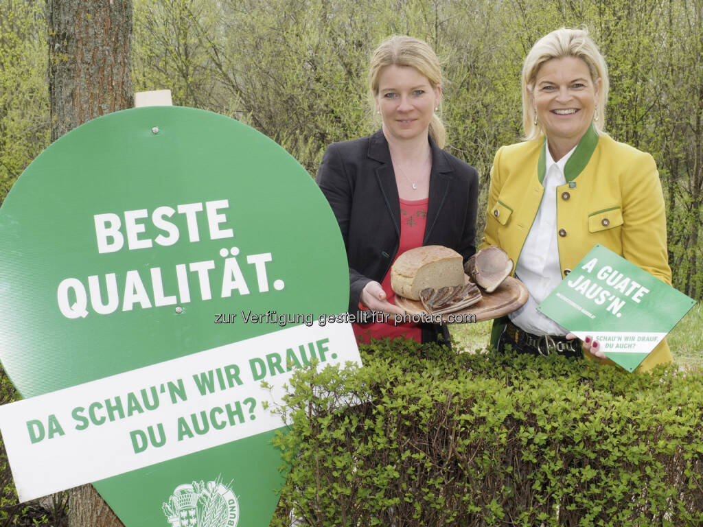 Irene Neumann-Hartberger (Niederösterreichs Landesbäuerin), Klaudia Tanner (Bauernbunddirektorin) : Einladung zum Genuss regionaler Spezialitäten auf 130 Bauernhöfen am 1. Mai : Fotocredit: NÖ Bauernbund/ Gabriele Moser, © Aussender (28.04.2016) 