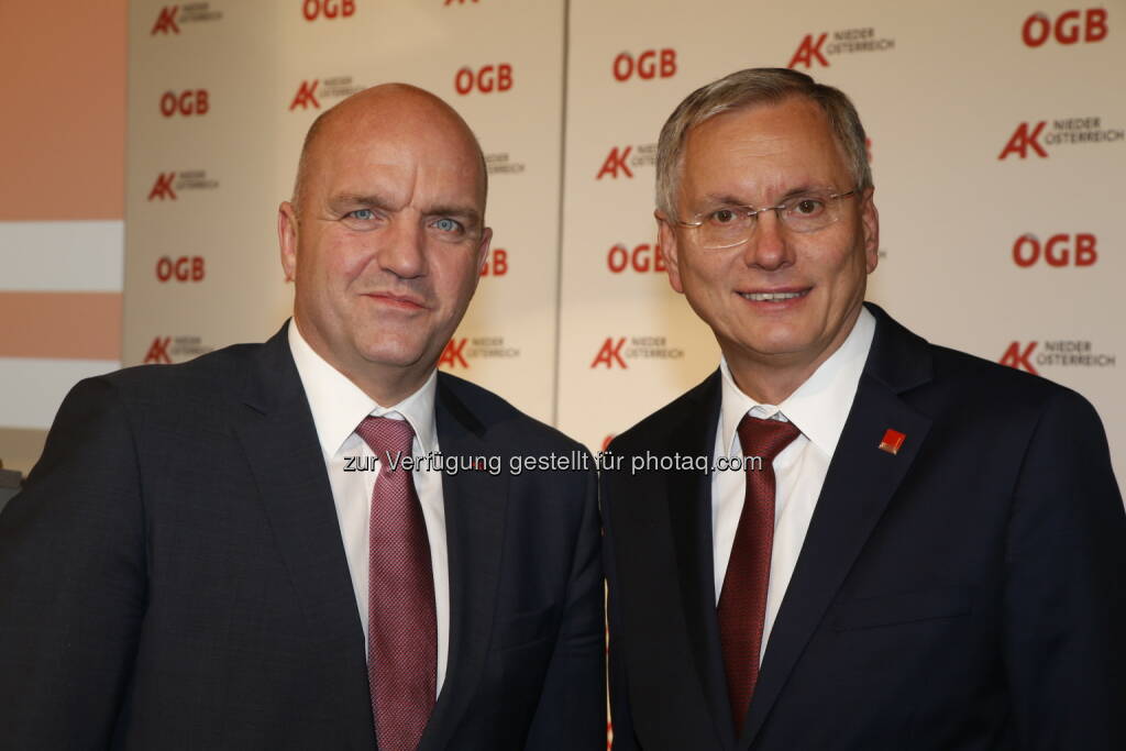 Markus Wieser (AK Niederösterreich Präsident), Alois Stöger (Bundesminister) : Gegen Bankomatgebühr : Rückendeckung für Bundesminister bei Vollversammlung der AK Niederösterreich : Fotocredit: AKL Niederösterreich/Mannsberger, © Aussender (29.04.2016) 