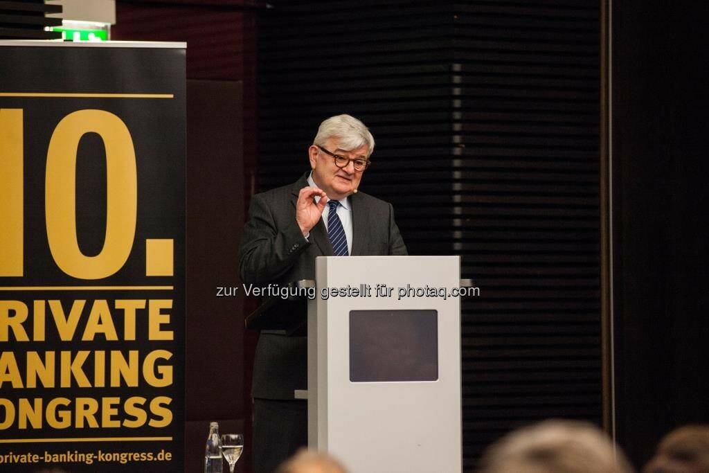 Joschka Fischer auf dem 10. private banking kongress in München : „Europa ist unser Schicksal“ : Fotocredit: Christian Scholtysik/Patrick Hipp (29.04.2016)