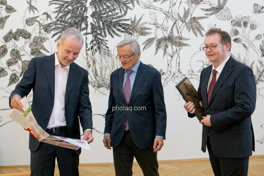 Christian Drastil (BSN), Wolfgang Schüssel, Gregor Rosinger (Rosinger Group) Wolfgang Schüssel wird in die Hall of Fame (Class of 2016) des Wiener Kapitalmarkts aufgenommen  http://boerse-social.com/hall-of-fame, © Martina Draper/photaq (02.05.2016) 