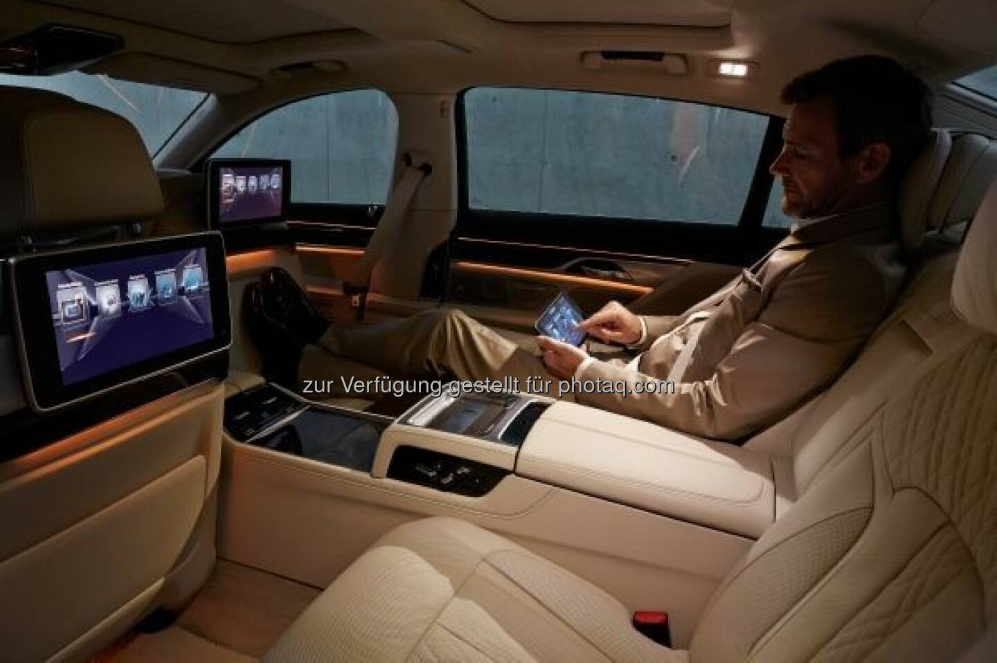 BMW 7 Series VIP shuttle at Frieze New York 2016 : BMW Group auch im fünften Jahr in Folge Partner der internationalen Kunstmesse Frieze New York : © BMW Group