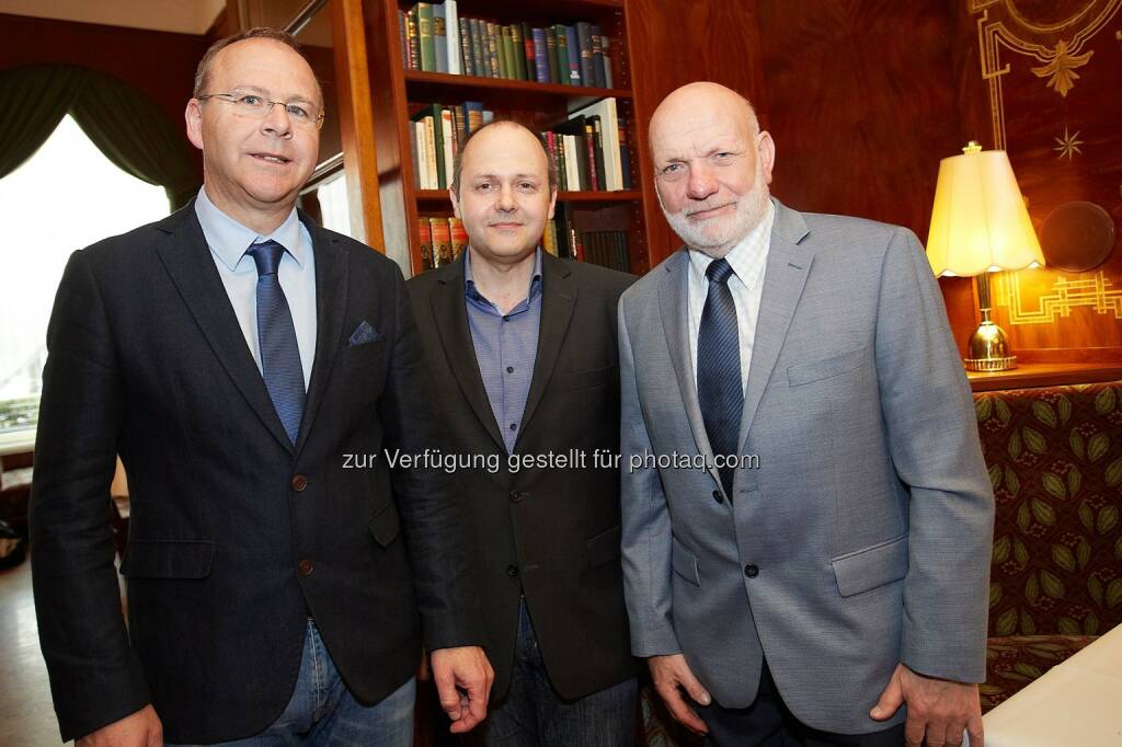 Johann Altenberger (Leiter der Sonderkrankenanstalt Rehabilitationszentrum Großgmain für Herz-Kreislauf- und neurologische Erkrankungen), Deddo Mörtl (Leiter der AG Herzinsuffizienz der Österreichischen Kardiologischen Gesellschaft, 3. Medizinische Abteilung, Universitätsklinikum St. Pölten), Franz Fink (Präsident des Niederösterreichischen Herzverbandes, Mödling) : Europäischer Tag der Herzschwäche : Experten fordern strukturierte, interdisziplinäre Betreuungsprogramme : Fotocredit: Bettschart & Kofler Kommunikationsberatung/APA-Fotoservice/Preiss, © Aussender (03.05.2016) 