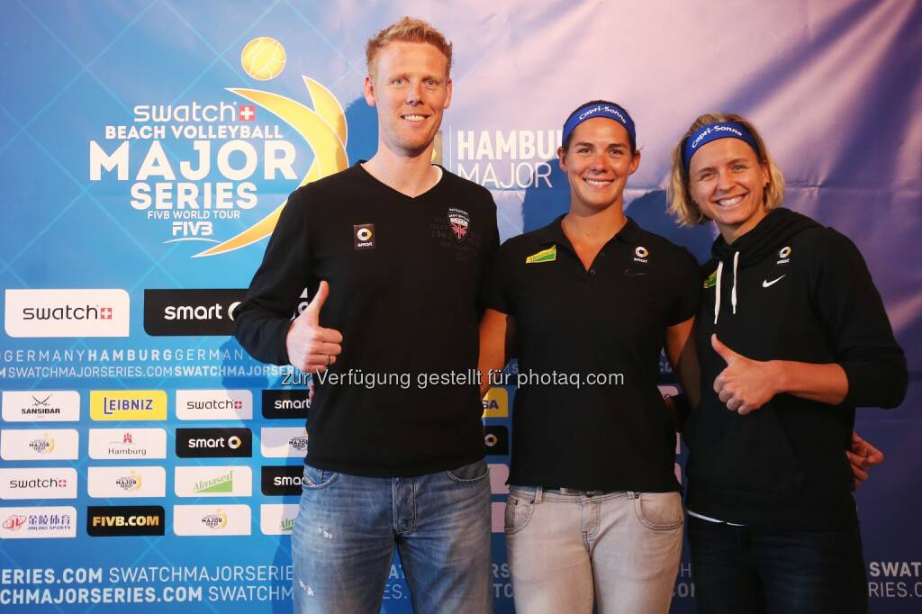 Jonas Reckermann (Olympiasieger ), Kira Walkenhorst und Laura Ludwig (Deutsches Beach Volleyball Team) : Swatch Beach Volleyball Major Series 2016 : Auftakt beim smart Major Hamburg : Fotocredit: Malte Christians | hochzwei, © Aussendung (03.05.2016) 