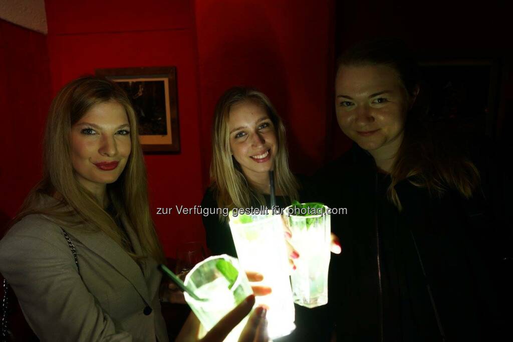 Foto von Orestis Smiletronic - Mit Maria Ratzinger, Elsa Lischka, Joanna Zajac (Bild: Orestis Smiletronic) (04.05.2016) 