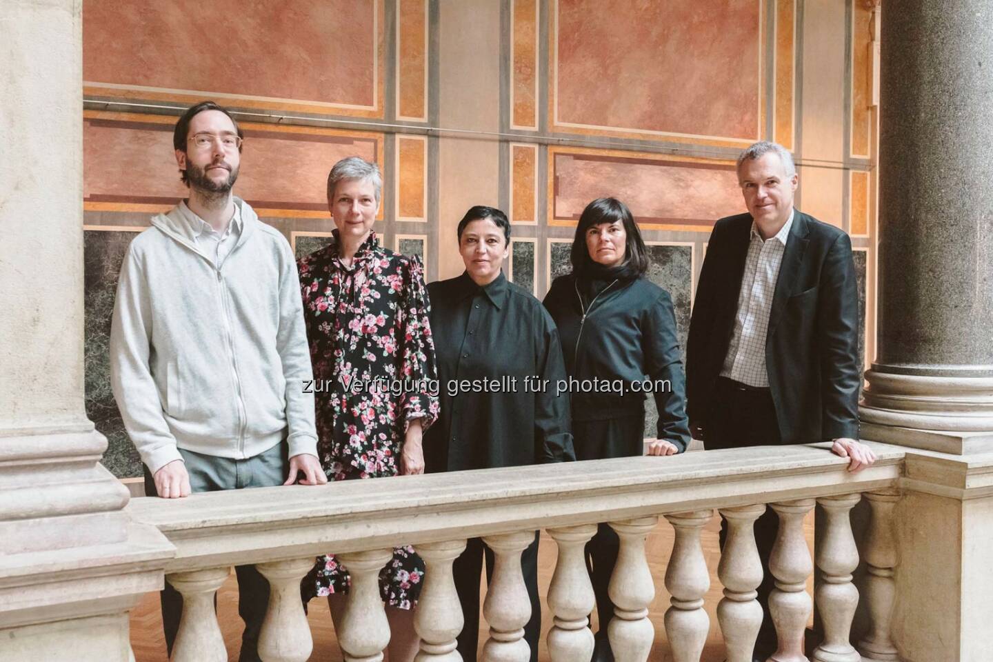 Andreas Fogarasi (Künstler, Wien), Catrin Lorch (Kunstkritikerin, Süddeutsche Zeitung, München), Beatrix Ruf (Vorsitzende der Jury; Direktorin, Stedelijk Museum Amsterdam), Gabu Heindl (Architektin, Wien), Christoph Thun-Hohenstein (Direktor, MAK, Wien) : Die Jury - MAK-Schindler-Stipendien für das Studienjahr 2016/2017 vergeben : Fotocredit: Aslan Kudrnofsky/MAK