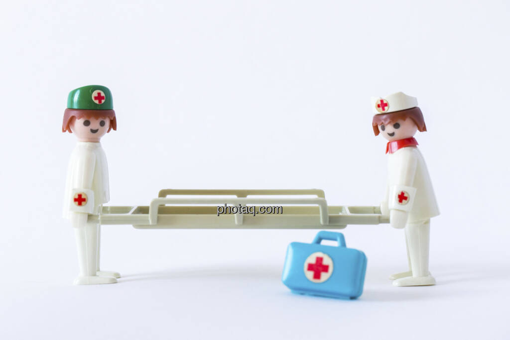 Bist du noch zu retten?, 2 Sanitäter, Bahre, Arztkoffer, Playmobil, © Martina Draper (14.04.2013) 