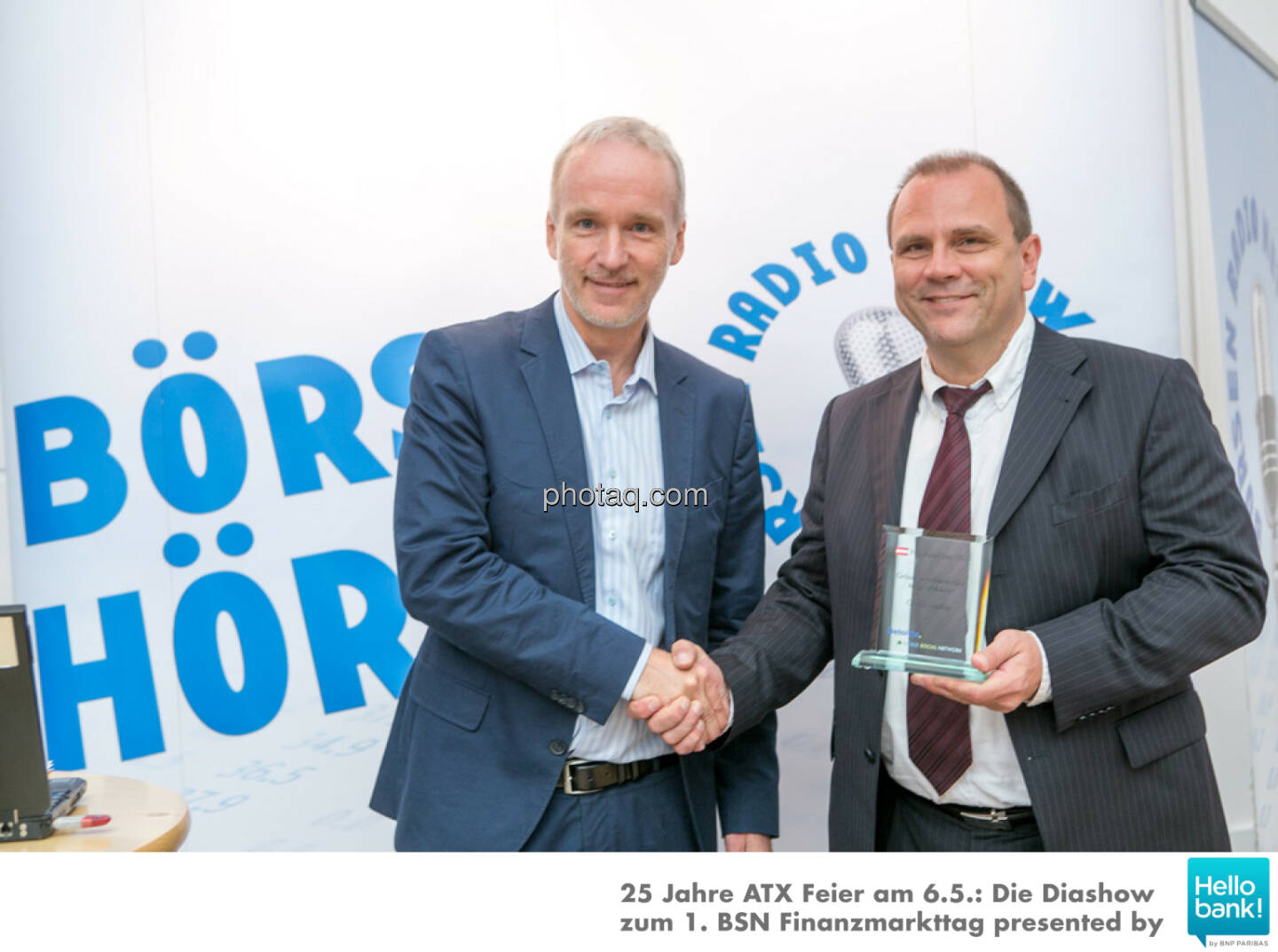 Christian Drastil (BSN) gratuliert Michael Laufenberg (Oddo Seydler) zum Number One Award 2015: Grösster ausländischer Market Maker an der Wiener Börse