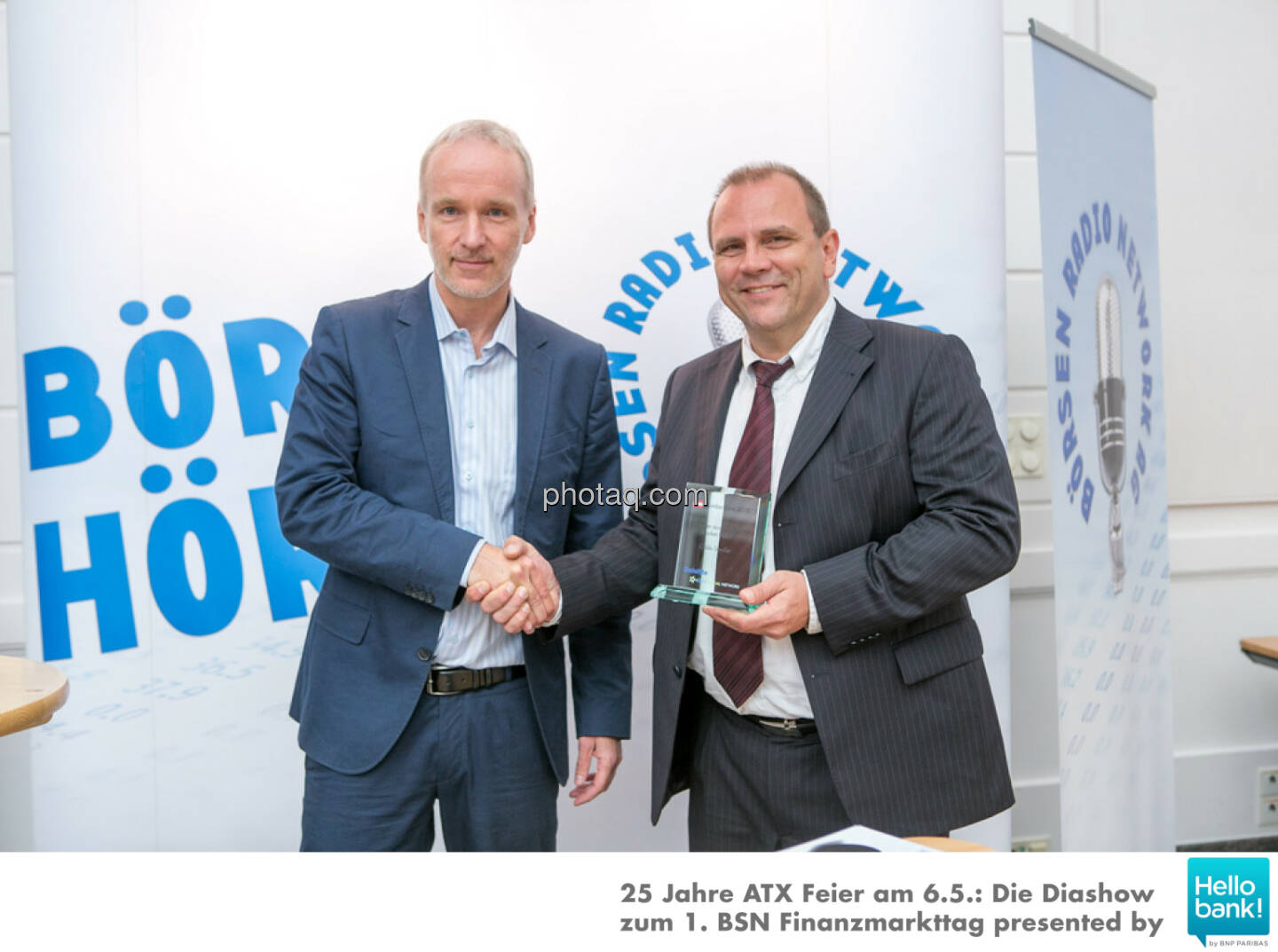 Christian Drastil (BSN) gratuliert Michael Laufenberg (Oddo Seydler) zum Number One Award 2015: Grösster ausländischer Market Maker an der Wiener Börse