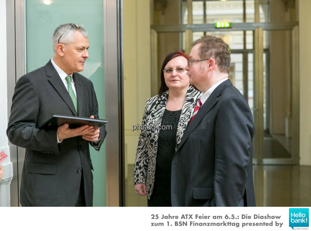 Michael Buhl wird in die Hall of Fame (Class of 2016) des Wiener Kapitalmarkts aufgenommen: Yvette Rosinger, Gregor Rosinger, Michael Buhl, © Martina Draper/photaq (07.05.2016) 