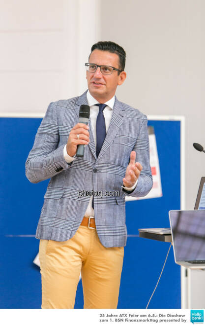 Christian Röhl stellt http://www.photaq.com/page/index/2505 presented by 3Banken Generali KAG vor, © Martina Draper/photaq (07.05.2016)