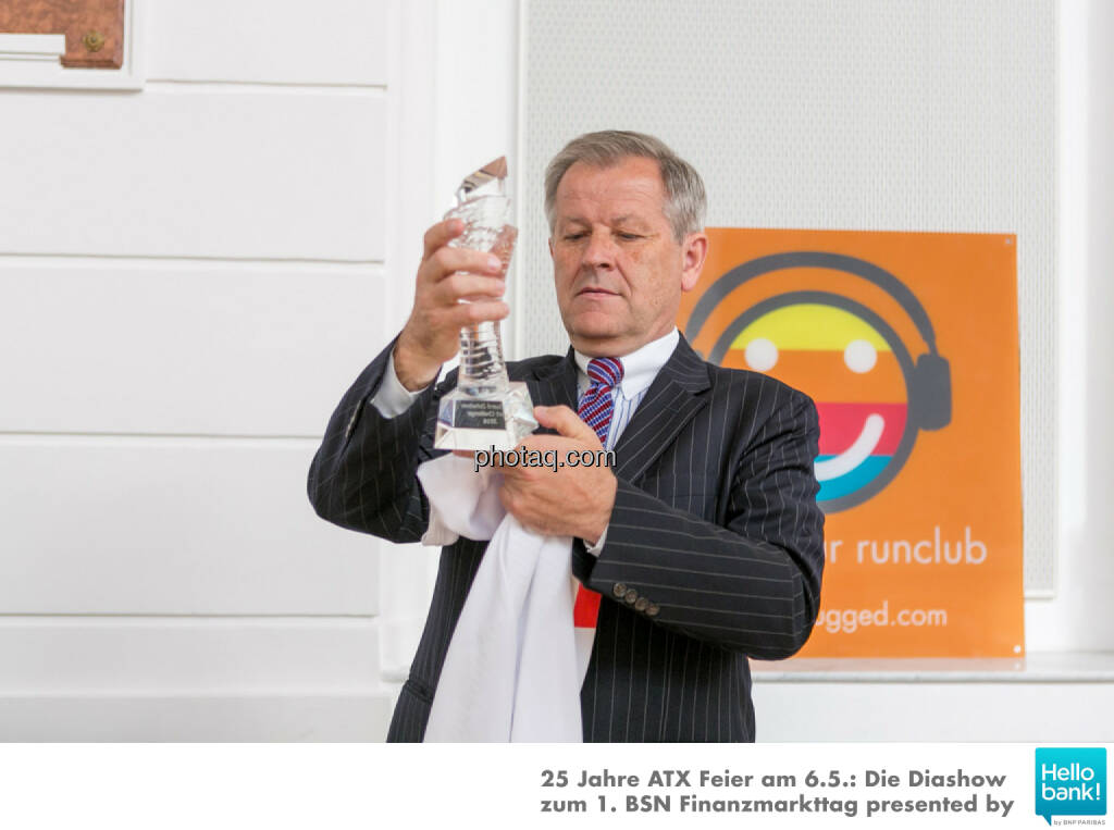 Pokal: Preparing Dr. Eduard Zehetner Chart Challenge, © Martina Draper/photaq (07.05.2016) 