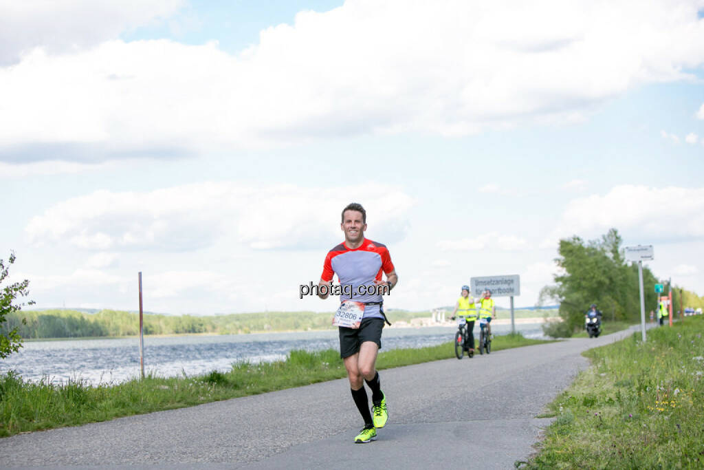 Wings for Life Worldrun KM 47, © Martina Draper/photaq (08.05.2016) 