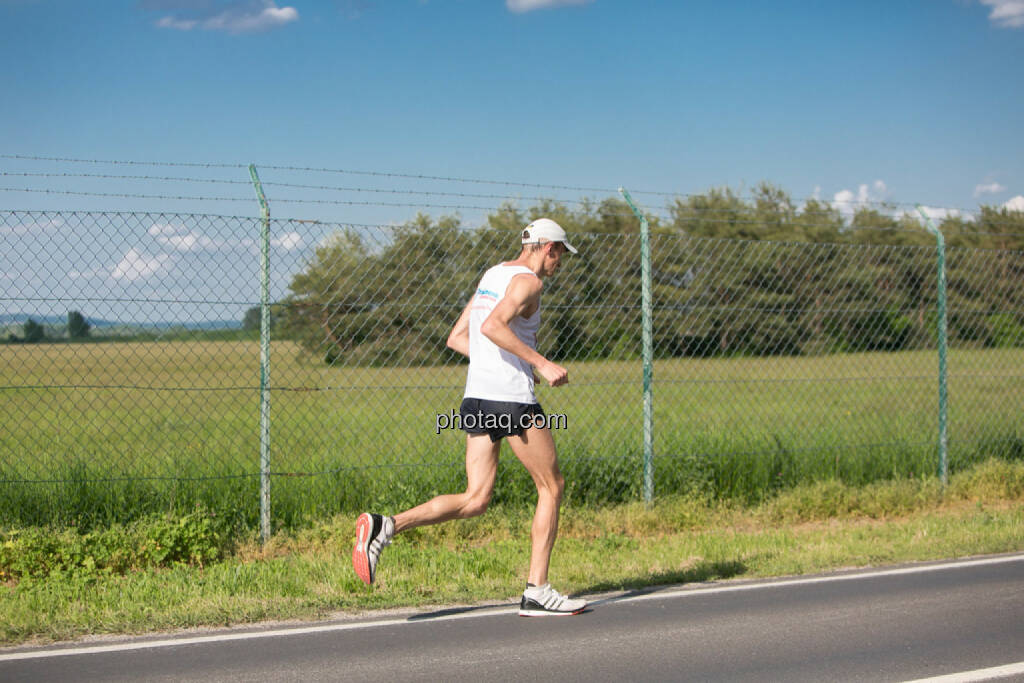 Evgenii Glyva, Sieger Österreich Wings for Life Worldrun 2016, © Martina Draper/photaq (08.05.2016) 