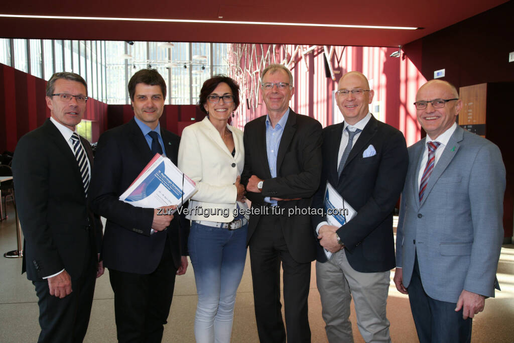 Alexander Rosenkranz (Nierenspezialist an der Universitätsklinik Graz),  Martin Schaffenrath (Hauptverband der österreichischen Sozialversicherungsträger), Sabine Horn, Karl Lhotta (Vorsitzende der ÖGN), Oliver Lammel (Allgemeinmediziner), Rudolf Brettbacher (Präsident der ARGE Niere) : 10. Nephrologie-Symposium im Congress Schladming : Fotocredit: Welldone/Mike Vogl/APA-Fotoservice, © Aussender (09.05.2016) 