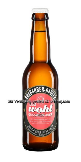 Bio-Rhabarber-Radler : Junger Rhabarbersaft und glutenfreies Biobier sind die Zutaten für die neueste Kreation „Bio-Rhabarber Radler“ aus dem Hause Gusswerk : Fotocredit: Brauhaus Gusswerk, © Aussender (10.05.2016) 