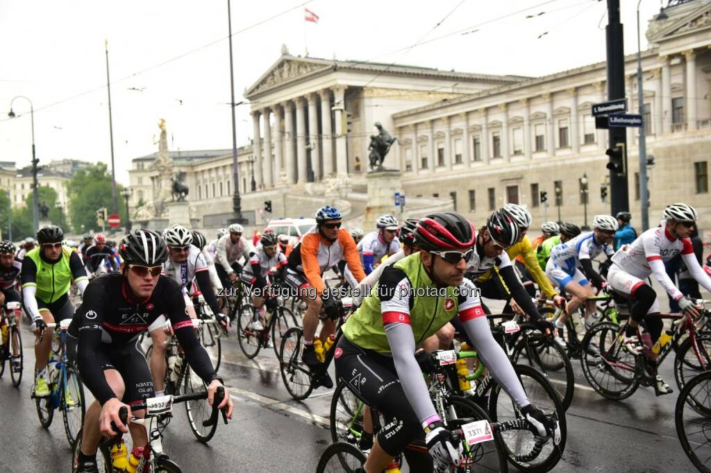 ARBÖ unterstützt Gran Fondo Giro d’Italia Vienna 2016 - Radfahrer, Parlament (Bild: ARBÖ), © Aussendung (11.05.2016) 