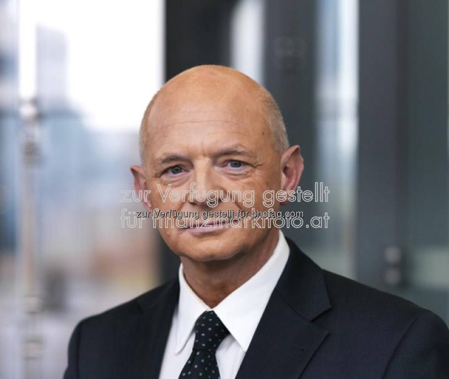 Robert Kastil, Rosenbauer (15.April) - finanzmarktfoto.at wünscht alles Gute!