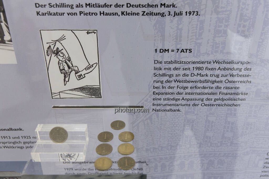 Eine Deutsche Mark Münze, 7 österreichische Schilling-Münzen, © finanzmarktfoto.at/Martina Draper (15.04.2013) 