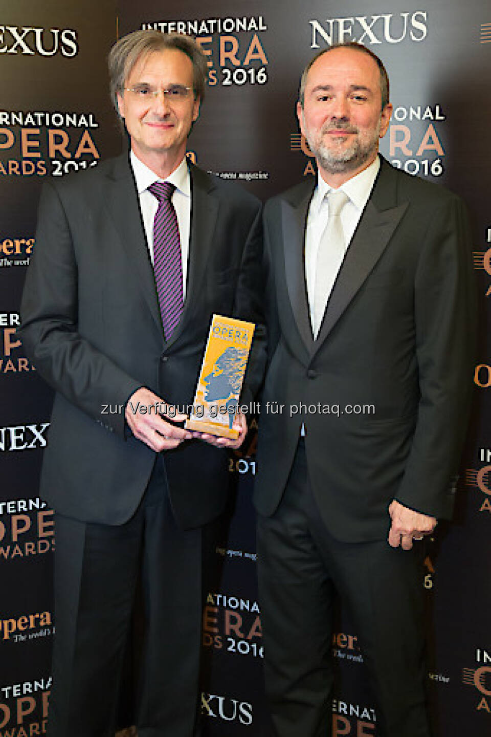 Roland Geyer (Intendant), Thomas Drozda (VBW-Generaldirektor) : Theater an der Wien gewinnt International Opera Award 2016 : Fotocredit: International Opera Award/Jones