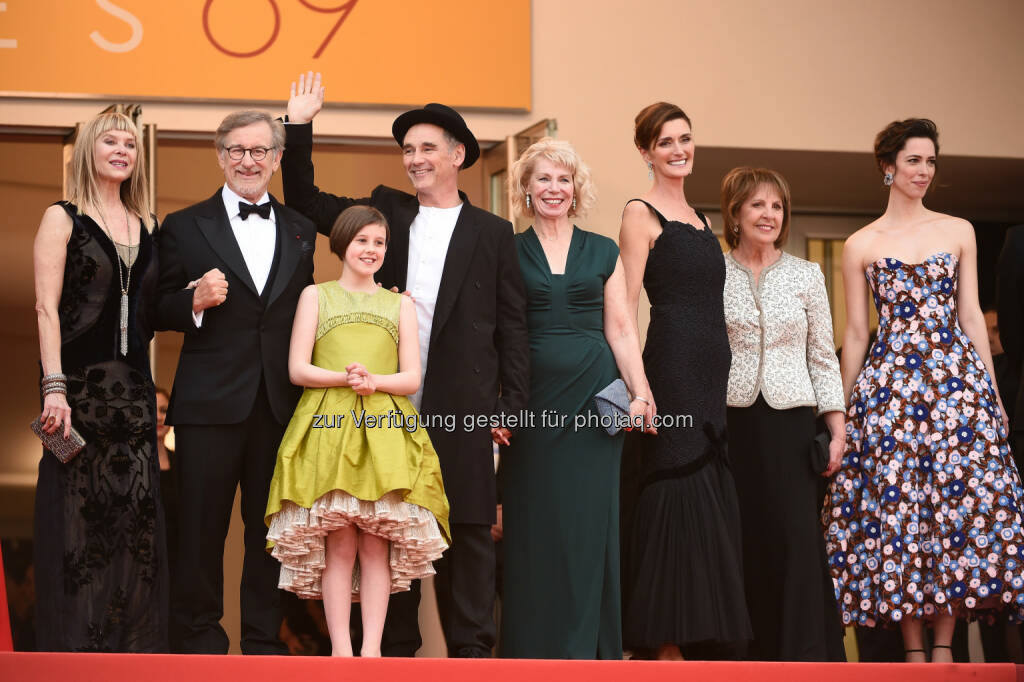 Kate Capshaw, Steven Spielberg, Ruby Barnhill, Mark Rylance, Claire van Kampen, Lucy Dahl, Penelope Wilton, Rebecca Hall : Riesenerfolg für BFG – Big Friendly Giant : Steven Spielbergs neues Werk feiert Weltpremiere in Cannes : Fotocredit: Constantin Film/Ian Gavan/Getty Images, © Aussendung (17.05.2016) 