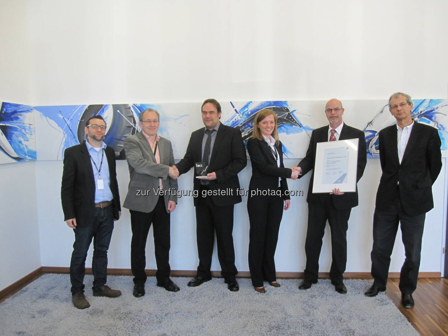 Alois Streicher (Group Lead PQA Interiors, FACC), Rudolf Leitner (EVP Procurement, FACC), Thomas Engstler (Managing Director, GMT), Maria Anna Kraus (Director Procurement Interiors, FACC), Frank Leyendecker (Prokurist GMT Austria), Rene Bollier (VP Interiors, FACC) : Der Supplier Award in Silber geht an GMT – Gummi-Metall-Technik GmbH